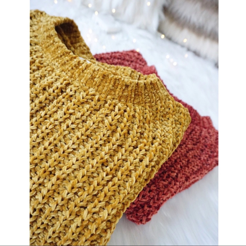 Chenille Ochre Scalloped Loose Knit Sweater - Picture 5 of 8